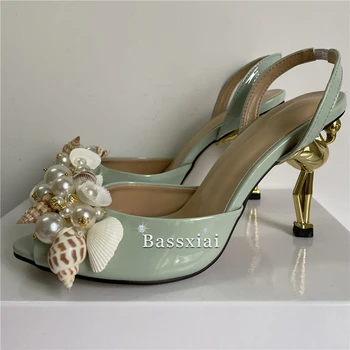 Женские вечерние туфли на каблуке фламинго в богемном стиле, металлические босоножки на необычном каблуке, лакированная кожа, ракушка, жемчужные сандалии с цветочным узором, женские 2