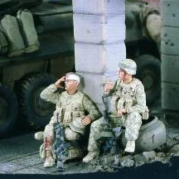 Набор Моделей Фигурок из смолы в масштабе 1/35 Солдаты Корпуса морской пехоты США, Раненные во время войны в Ираке, 2 В Разобранном и неокрашенном виде, Собранные Игрушки 