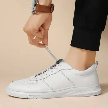 Обувь для мужчин 2023, осенние мужские кроссовки с низким берцем, простые и универсальные белые кроссовки, легкая и удобная мужская обувь на плоской подошве 2
